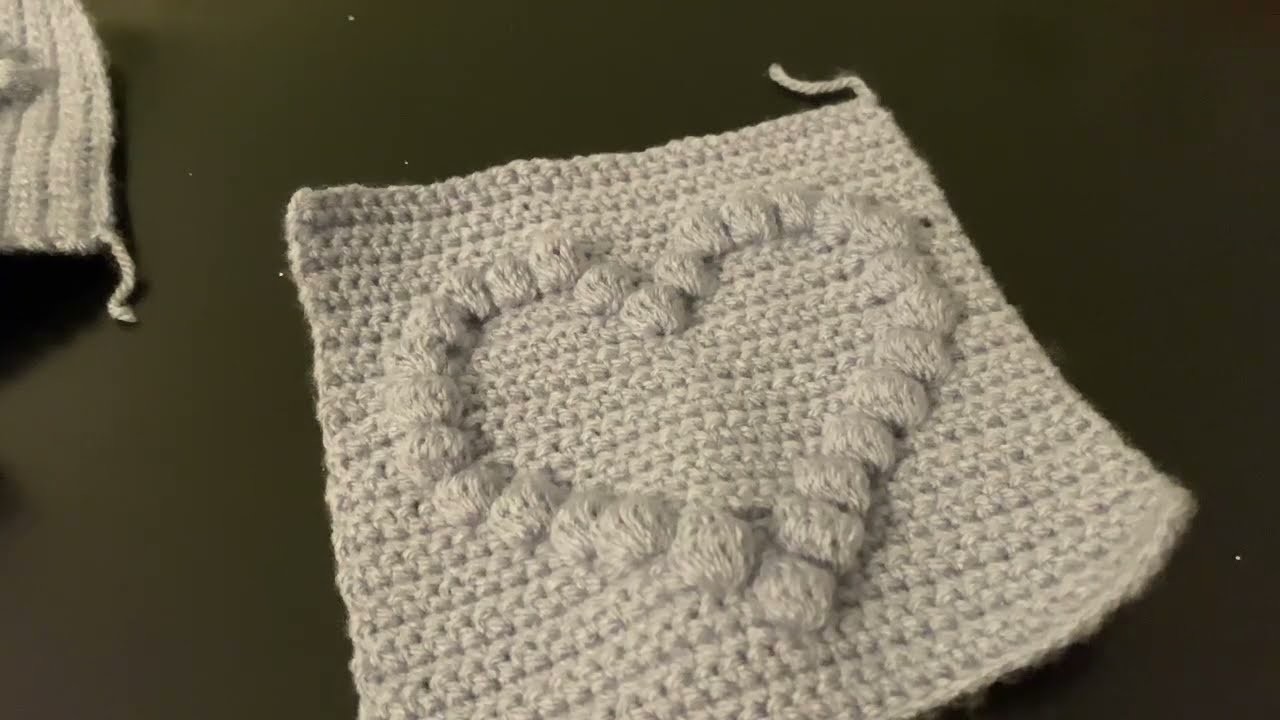 Tuto carré avec motif coeur pour couverture bébé