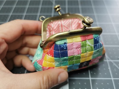 Mini patchwork purse.frame clasp.fermoir rétro.porte-monnaie.迷你口金 scarps  tut #0062