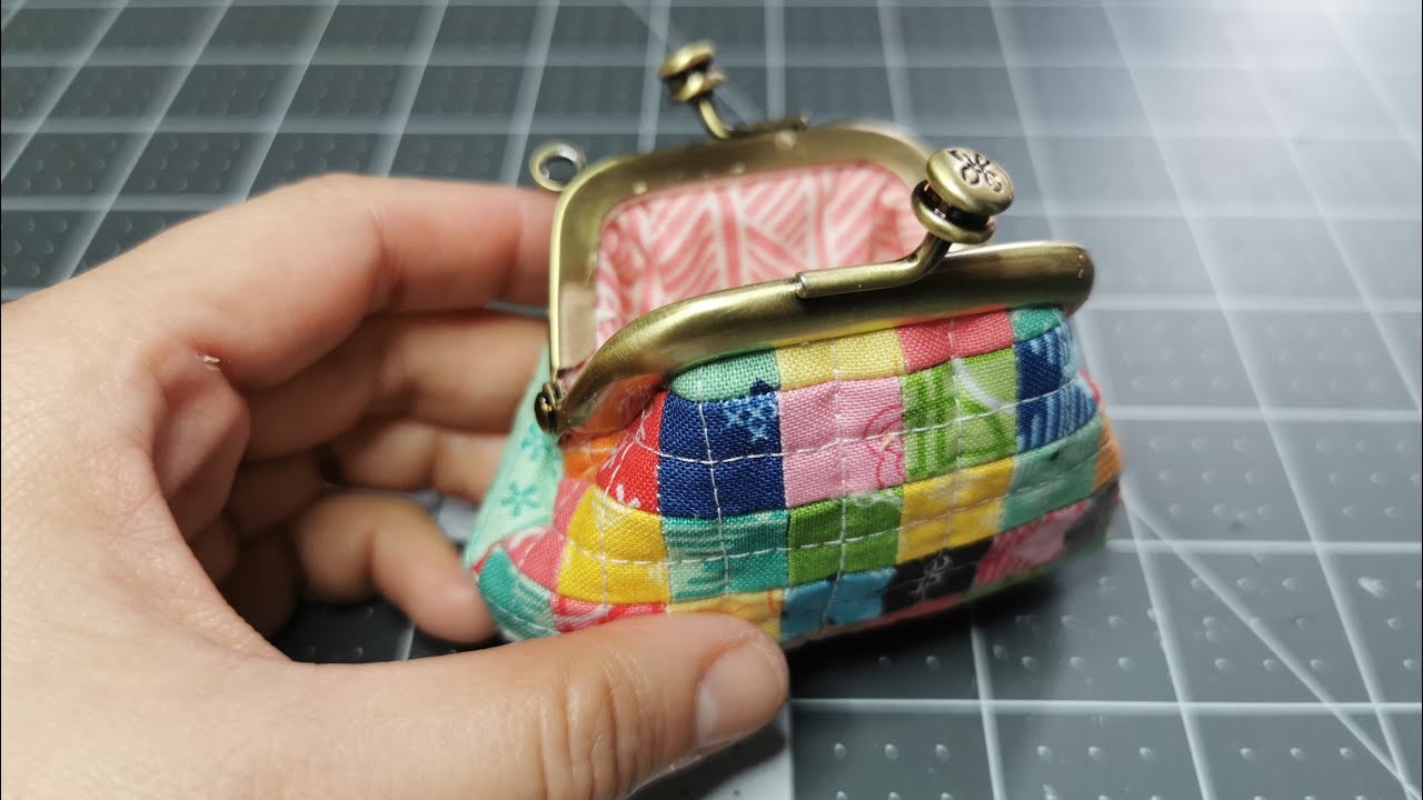 Mini patchwork purse.frame clasp.fermoir rétro.porte-monnaie.迷你口金 scarps  tut #0062