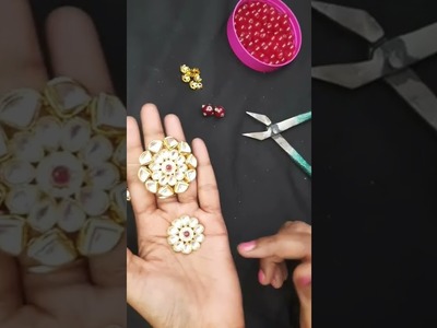 Kundan pendant making. 