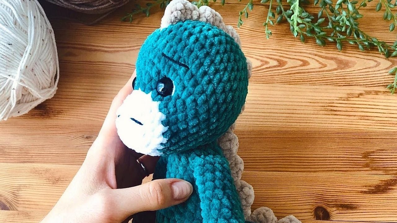 Crochet plush dinosaur free amigurumi pattern