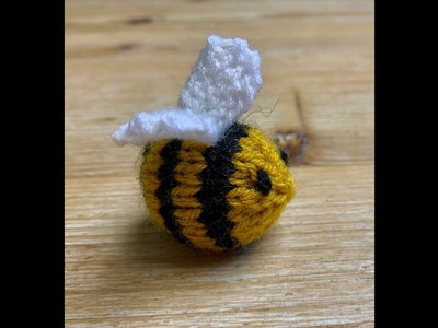 Réaliser une petite abeille en tricot