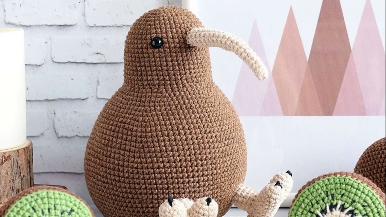 Amigurumi kiwi bird Free crochet pattern