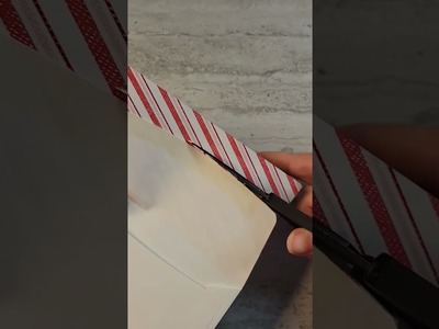 Décorer ses enveloppes en carterie avec du papier à motifs