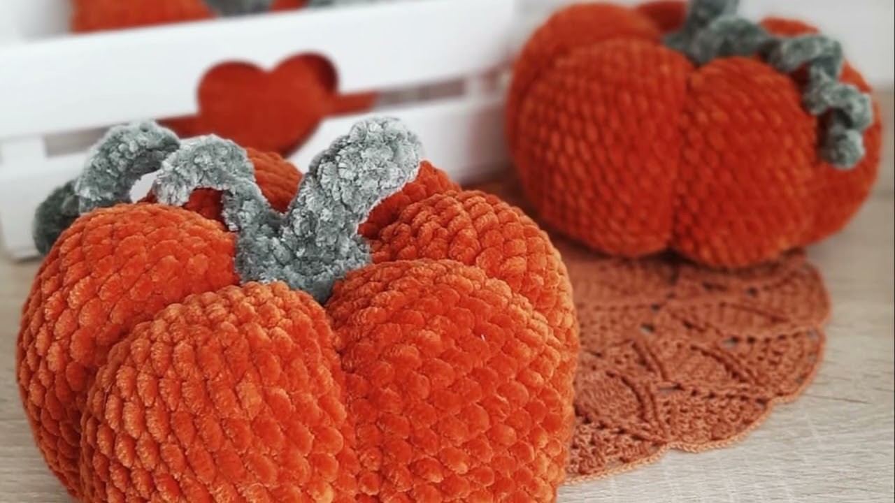 Crochet plush pumpkin free amigurumi pattern